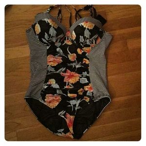 Torrid Balconette Underwire Swimsuit NWOT